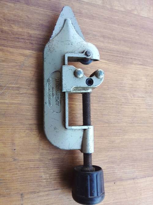 Vintage Monument Pipe cutter. Good condition. Made in England.