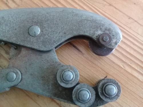 Vintage Vice Grip ( Peterson) Mole, pipe cutter. Very good condition. Still working perfectly.