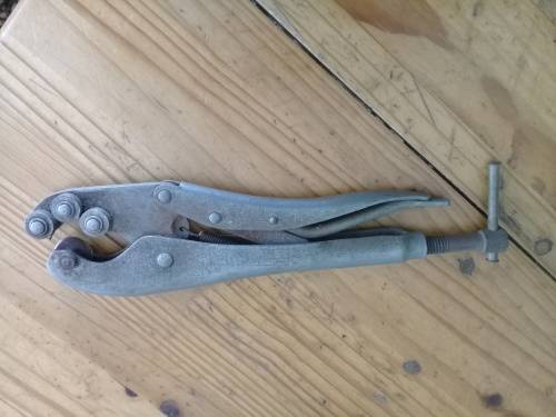 Vintage Vice Grip ( Peterson) Mole, pipe cutter. Very good condition. Still working perfectly.