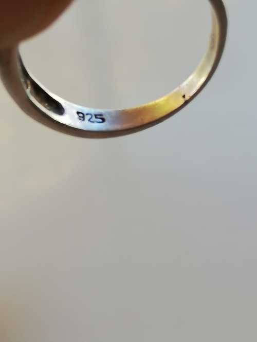 925. Silver Vintage Ring with beautiful stones, very good condition