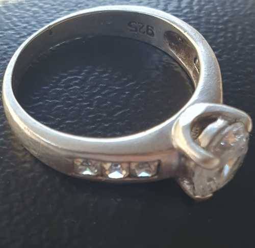925. Silver Ring with beautiful stones, Very good condition. Vintage!!