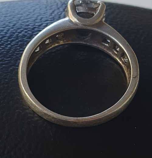 925. Silver Ring with beautiful stones, Very good condition. Vintage!!