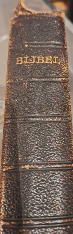 Small 20cm x 15 cm / 1909 Staten Generaal Bijbel with leather cover.