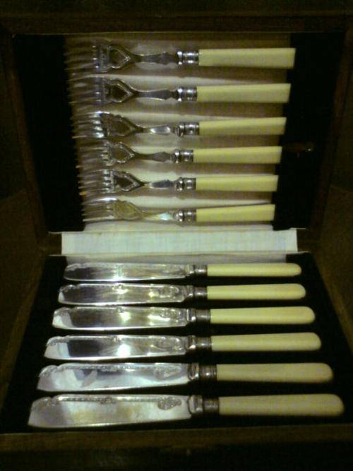 Beautiful Set of Boxed Fish Forks & Knives