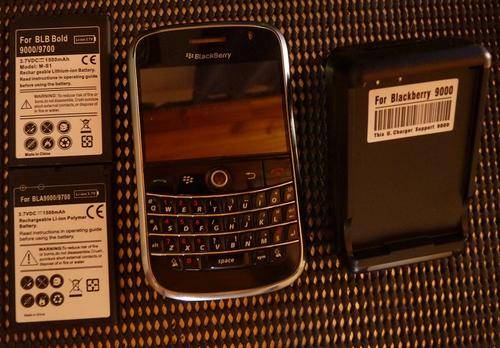 BLACKBERRY 9000 FOR PARTS + FREE CHARGER AND 2 X USED BATTERIES