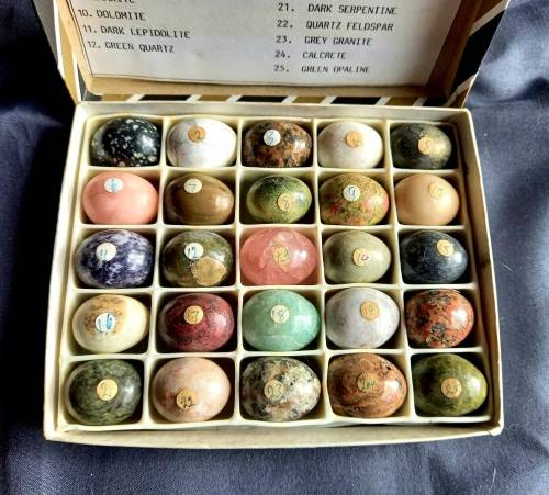 Gemstone Collectors Egg Box (25 Gemstones)