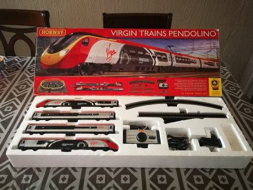 Hornby - Virgin Trains Pendolino Train Set - R1155