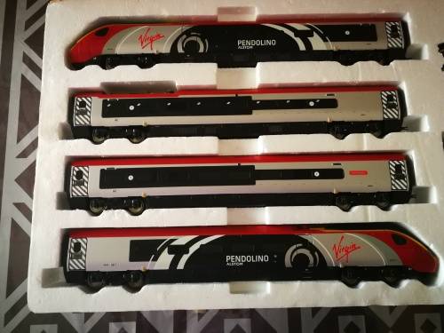 Hornby - Virgin Trains Pendolino Train Set - R1155