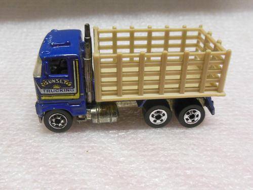 HOTWHEELS CATTLE TRUCK
