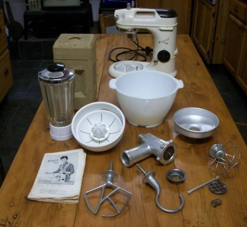 KENWOOD CHEF (attractive steampunk look) +3 standard mixing tools, juicer, mincer, blender etc