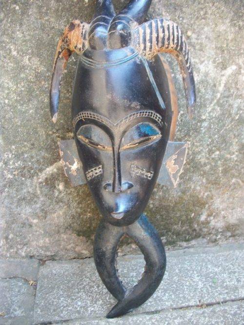 Very large (87cm long) ornately carved African Mask - An Artwork!