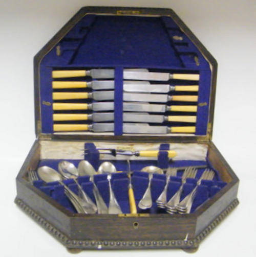 Vintage Bone Handle Cutlery Set in Stunning Vintage Wooden Canteen - Collectible!!!