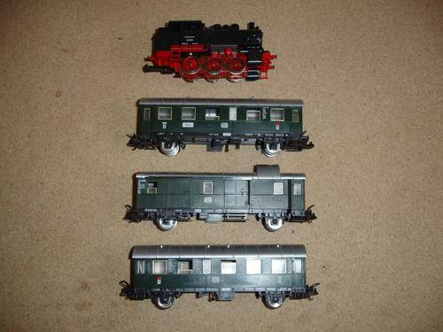 Lima - Golden Series - DB 060 Steam Loco and Carriages x 3- HO