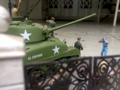WW2 MODEL DIORAMA 'LIBERATION OF PARIS' LARGE