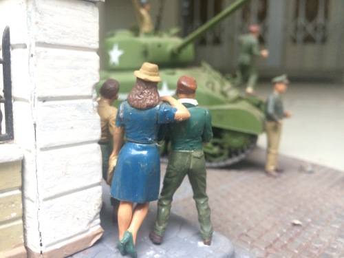 WW2 MODEL DIORAMA 'LIBERATION OF PARIS' LARGE