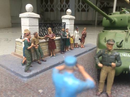 WW2 MODEL DIORAMA 'LIBERATION OF PARIS' LARGE