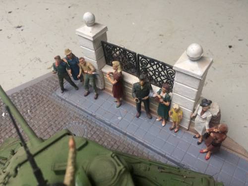 WW2 MODEL DIORAMA 'LIBERATION OF PARIS' LARGE