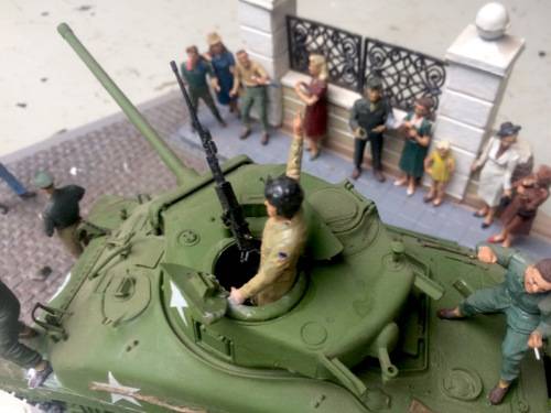 WW2 MODEL DIORAMA 'LIBERATION OF PARIS' LARGE