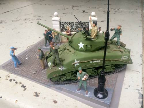 WW2 MODEL DIORAMA 'LIBERATION OF PARIS' LARGE