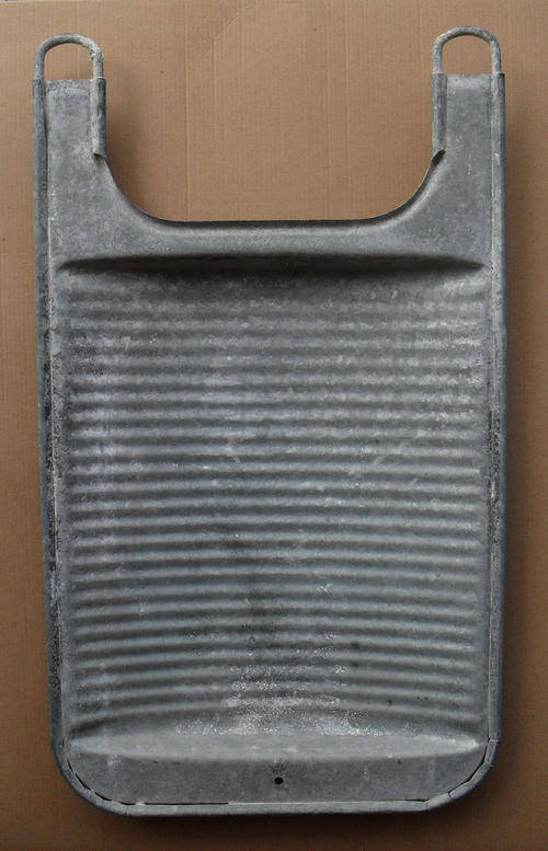 VINTAGE WASHBOARD (FREE POSTAGE)