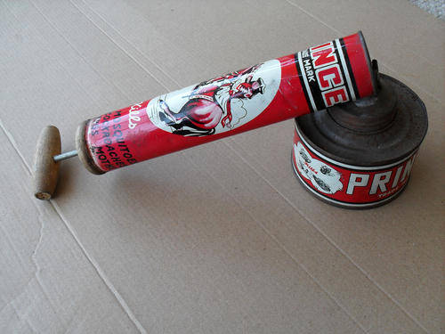 VINTAGE 'PRINCE' INSECT SPRAY (FREE POSTAGE)