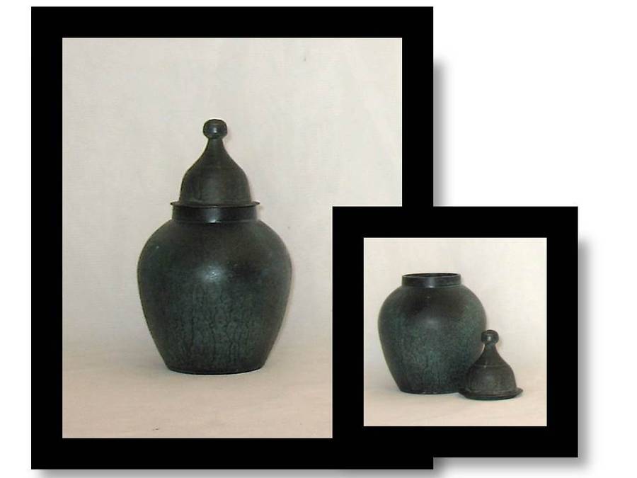 **BRASS** STUNNING ** ANTIQUE ORIENTAL VASE & LID**