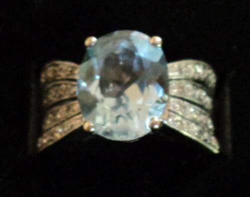 Unique Topaz Stunner!