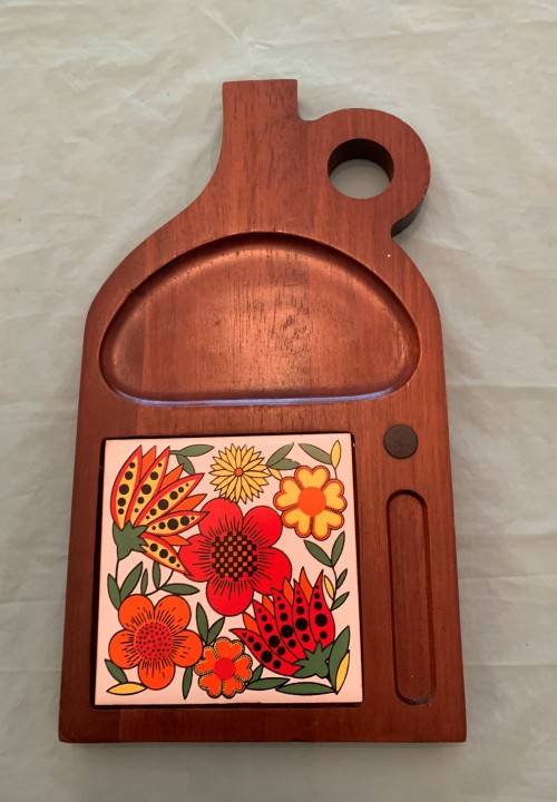 VINTAGE WOOD & TILED CHEESE BOARD