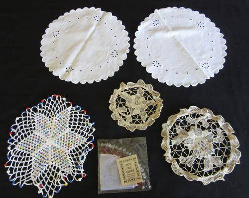 ASSORTMENT OF 6  DOILIES