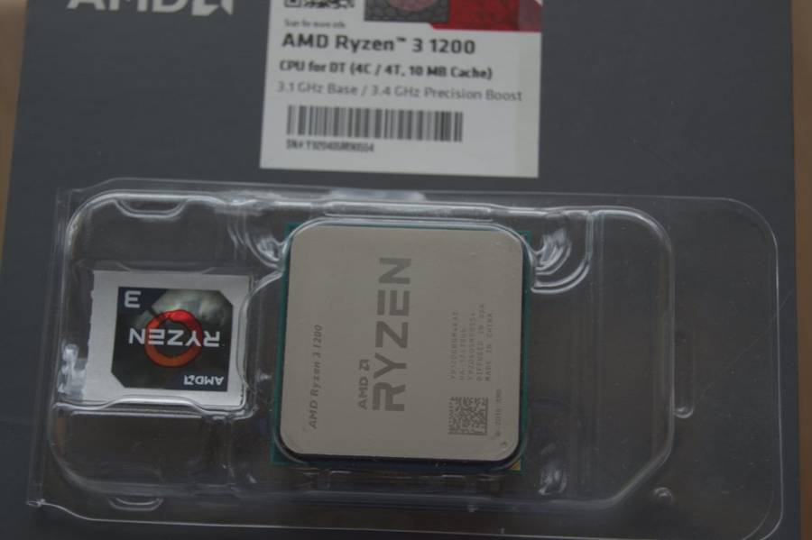 AMD RYZEN 3 1200 Processor with Wraith cooler