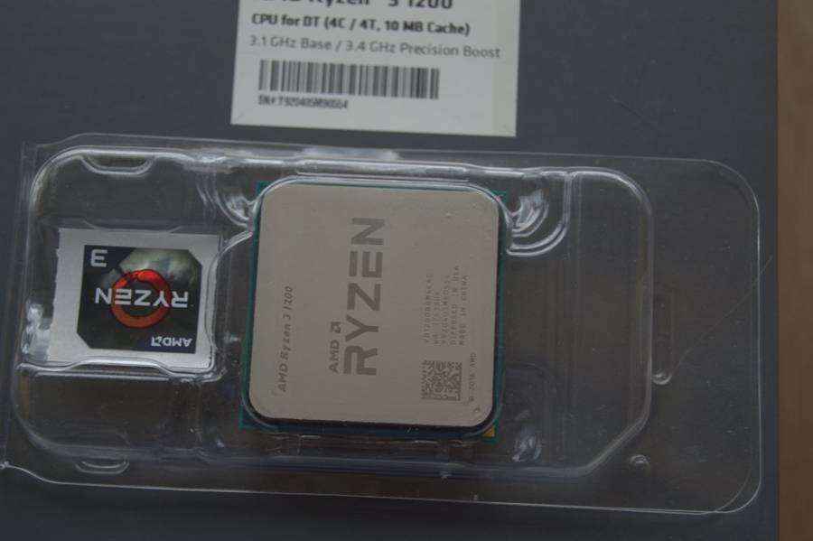AMD RYZEN 3 1200 Processor with Wraith cooler