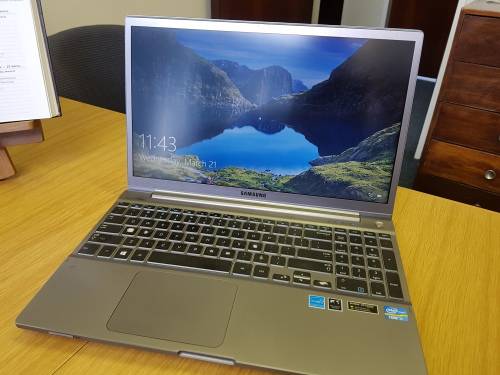 SAMSUNG 7 Chronos 15.6 Ultrabook / Windows 10 / Microsoft Office 365