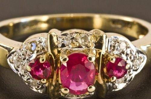 BEAUTIFUL VINTAGE STYLE 9CT GOLD RUBY AND DIAMOND RING