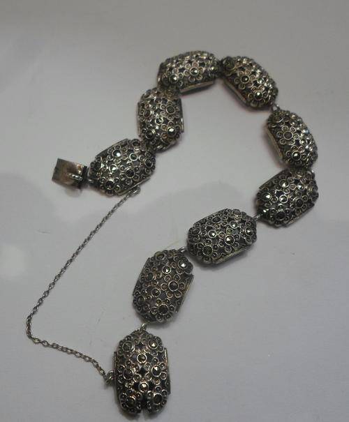 A FABULOUS VINTAGE 935 STERLING SILVER MASQUISITE BRACELET MINT CONDITION