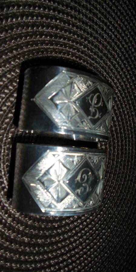 TWO STUNNING SILVER  HALLMARKED ENGRAVED SERVIETTE RINGS E & J 61,4 GRAMS