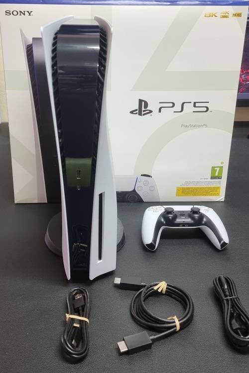 Playstation 5 - DISC Edition - (PS5) ( great condition and complete)