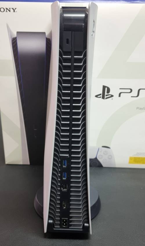 Playstation 5 - DISC Edition - (PS5) ( great condition and complete)