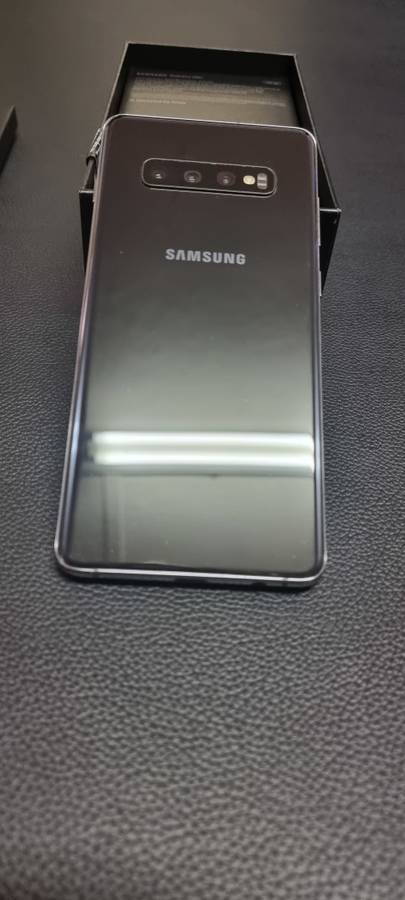 Samsung Galaxy S10+ (Please have a look at pictures and information provided)