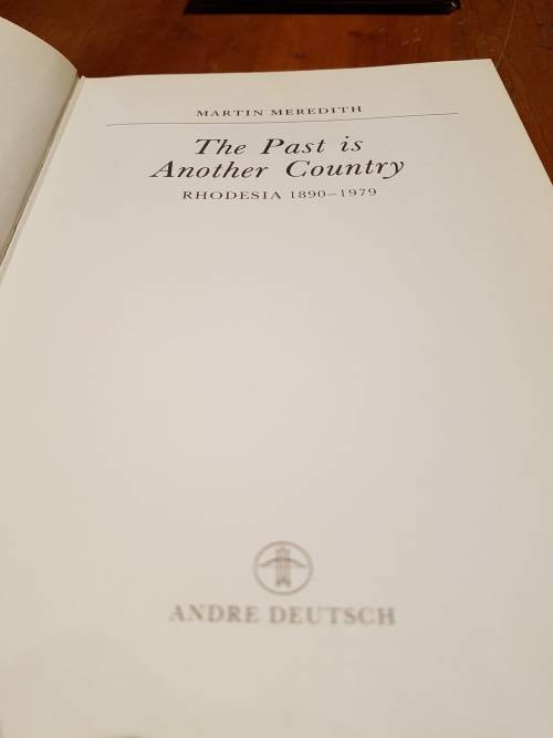 THE PAST IS ANOTHER COUNTRY - MARTIN MERIDITH