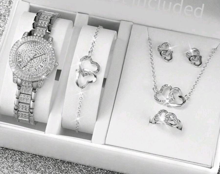 Wow amazing luxurious luxurious diamond decor watch with heart Jewellery