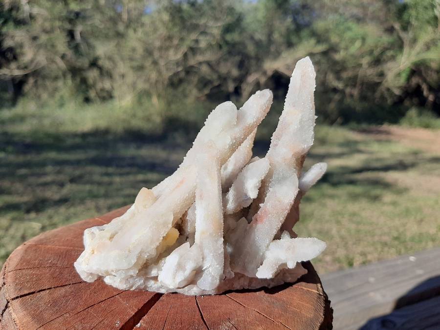 WHITE FAIRY QUARTZ CLUSTER ( SPIRIT QUARTZ)0.350grams