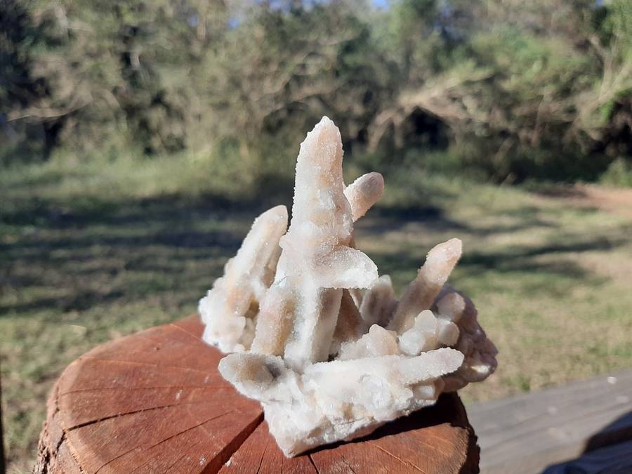 WHITE FAIRY QUARTZ CLUSTER ( SPIRIT QUARTZ)0.350grams