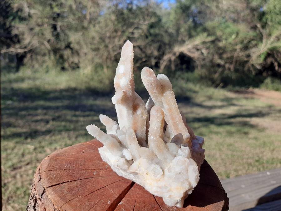 WHITE FAIRY QUARTZ CLUSTER ( SPIRIT QUARTZ)0.350grams