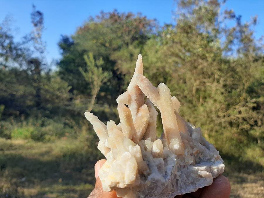 WHITE FAIRY QUARTZ CLUSTER ( SPIRIT QUARTZ)0.350grams