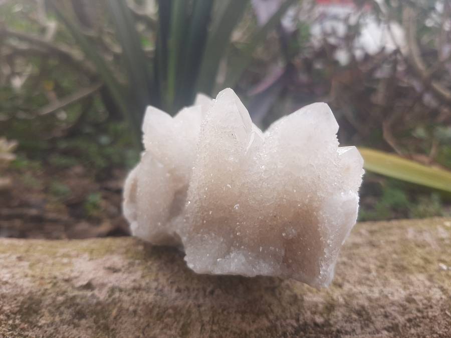 WHITE SPIRIT QUARTZ  CLUSTER 0.320grams