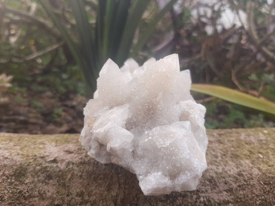 WHITE SPIRIT QUARTZ  CLUSTER 0.320grams