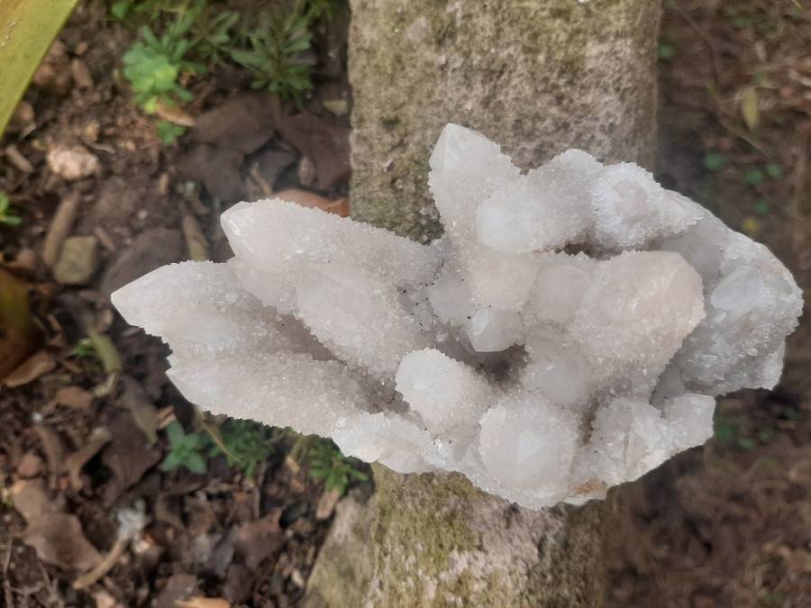 WHITE SPIRIT QUARTZ  CLUSTER 0.320grams