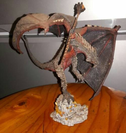 MCFARLANE DRAGONS SERIES 2 SORCERER'S CLAN DRAGON RARE