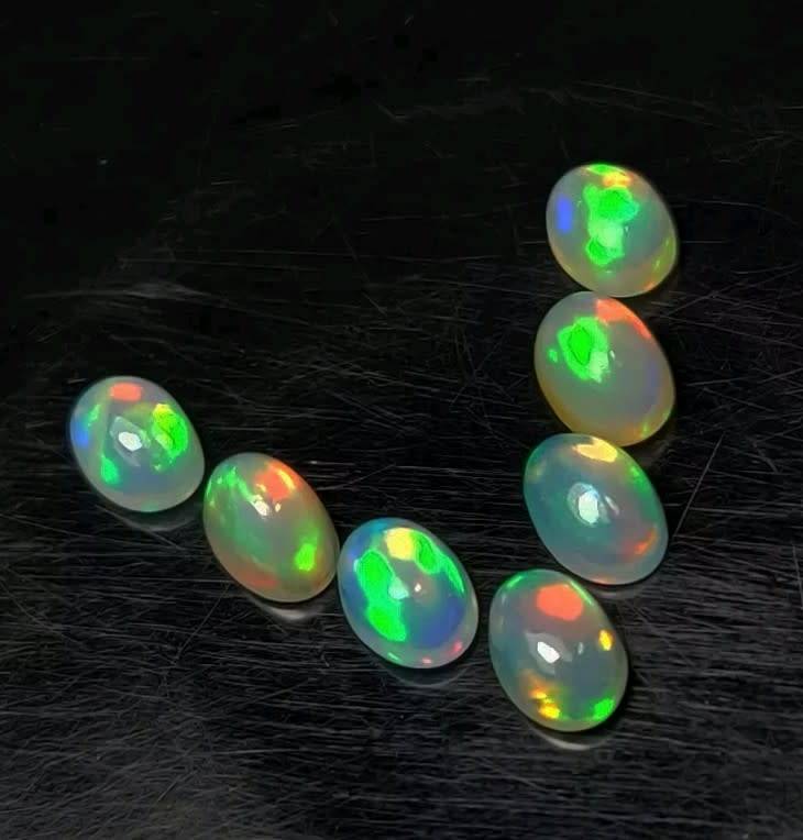 Natural 2.37 Ct White Ethiopian Opals No treatment