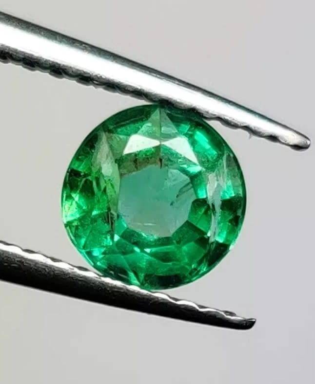 Natural 0.72 Ct Zambian Emerald VIDEO